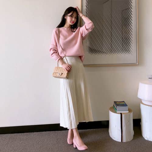 minsshopのインスタグラム：「🌼新作5%off🌼 (WOOL混紡)ギャザーニットスカート 誰でもラブリーになる白プリーツスカート💕 スリムなAラインシルエットでフェミニンなニットアイテム!💗」