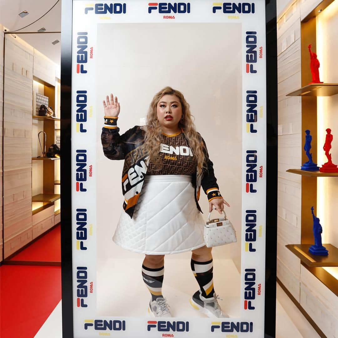 渡辺直美さんのインスタグラム写真 - (渡辺直美Instagram)「@fendi  #fendimania 美男美女に囲まれて🧐 #三吉先生足長」10月17日 11時19分 - watanabenaomi703