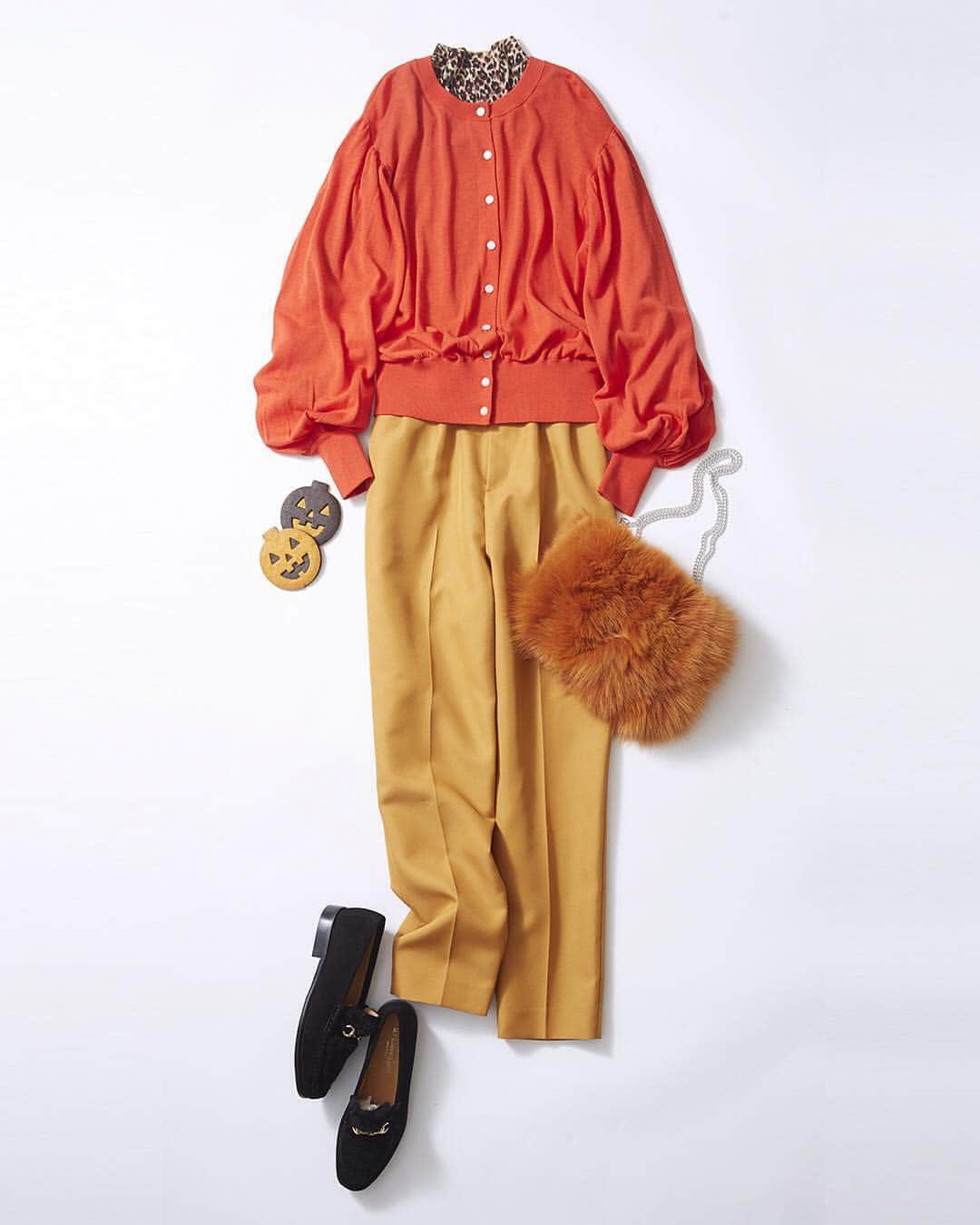ルミネ公式のインスタグラム：「イエローのグラデーションで大人ハロウィン #カーディガン ¥11,000+TAX #ニット ¥6,800+TAX  #パンツ ¥12,000+TAX #バッグ ¥7,900+TAX #ローファー ¥25,000+TAX ・ [ #LUMINEMAGAZINE ] #lumine #ルミネ #ルミネ池袋 #ビームス #スナイデル #ビューティアンドユースユナイテッドアローズ #ローズバッド #イエナ #ootd #outfit #fashion #coordinate #コーディネート #ファッション #デイリーコーデ #コーデ #フォロー #山脇道子 http://magazine.lumine.ne.jp/?p=78545 ※商品の価格や取り扱い状況は撮影時点のもので、変更になることがあります。」