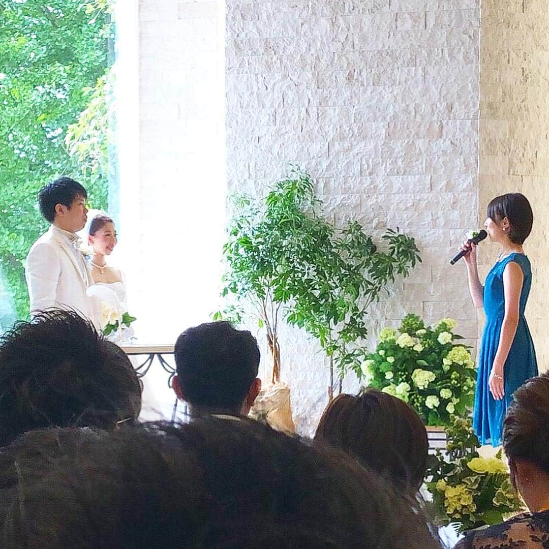 林田雪菜さんのインスタグラム写真 - (林田雪菜Instagram)「大好きな友人の結婚式♡ 友人というかもはや家族、5歳から22年間 楽しいこともきついことも 色んな時間を一緒に過ごしてきました☻ そんな色んな思いが溢れて こんなに泣き続けた結婚式は初めて！笑 嬉しさと寂しさと色んな感情で大変でした… ゆりかちゃん♡ともやくん 結婚おめでとう✨ #大好きな人の結婚式#2018年10月7日 #ユリコバレエスタジオ#YBS#サプライズ大成功#年寄り組 #驚いた顔が最高#現役だけと見せかけてOGが踊り出す#この日のために夜な夜な集まって練習していました#この曲も思い出がたくさん#昔からずっと一緒に踊ってたから息はぴったり#奇跡のOG集結#由里子先生ありがとうございます #バレエ#やっぱりユリコバレエは家族レベル#皆大好き#この衣装で5人並ぶと合唱団みたい笑 #誓いの問いかけ#挙式#ゆりかちゃん泣くと思ってたのに笑#一方で私は思い出してまた泣きそうになる笑 #綺麗だったなー#22年間の中で一番幸せそうな姿#もう幸せが止まらない#感動が止まらない#大好きが止まらない#ともやくん私のゆりかちゃんをよろしくお願いします🙇‍♀️」10月17日 15時11分 - hayashidayukina