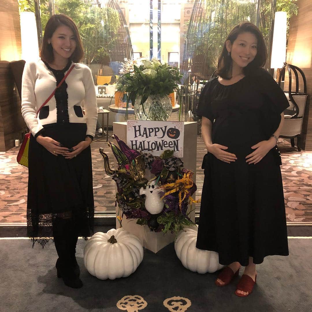 奈保さんのインスタグラム写真 - (奈保Instagram)「W🤰お祝いランチ♡ 男の子ベビーと女の子ベビー👶💙❤️ . . . #妊婦ランチ#お祝い#予定日1ヶ月違い#男の子と女の子#ベビー#出産頑張ろう♡#マタニティウエア#justbeyourself#designbygc#ザストリングス表参道#ザストリングス表参道1周年」10月17日 21時06分 - naho.0422