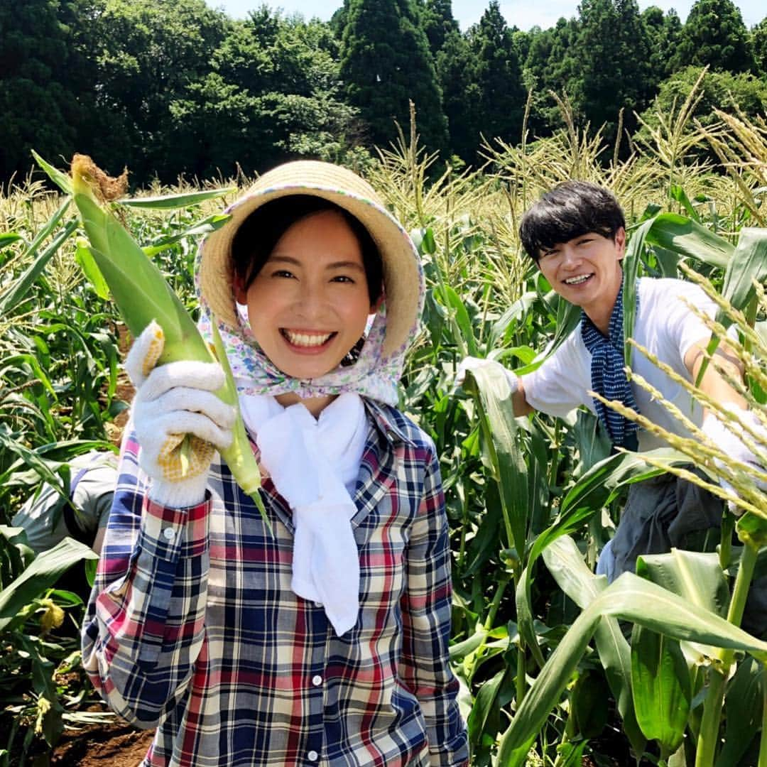 フジテレビ「Love or Not」さんのインスタグラム写真 - (フジテレビ「Love or Not」Instagram)「誠治さんのとうもろこし畑にて🌽 農園帽で笑顔全開の真子さんとひょっこりはんの一平さん🤗とうもろこしを沢山もぎ取った第３話配信まで、あと1日❗️ #本仮屋ユイカ #細田善彦 #loveornot2  #ラブオアノット2  #FOD  #dTV  # 第3話は10/19(金)0時配信です」10月17日 21時08分 - loveornotdtvfod