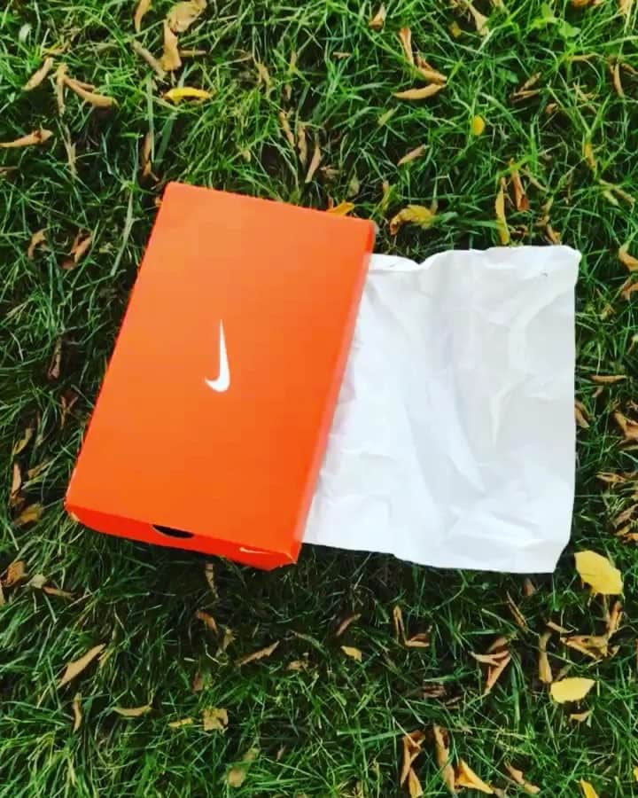 フェデリコ・ボナッツォーリのインスタグラム：「Look ... what's inside ? 💥🔥☄️⚽️」