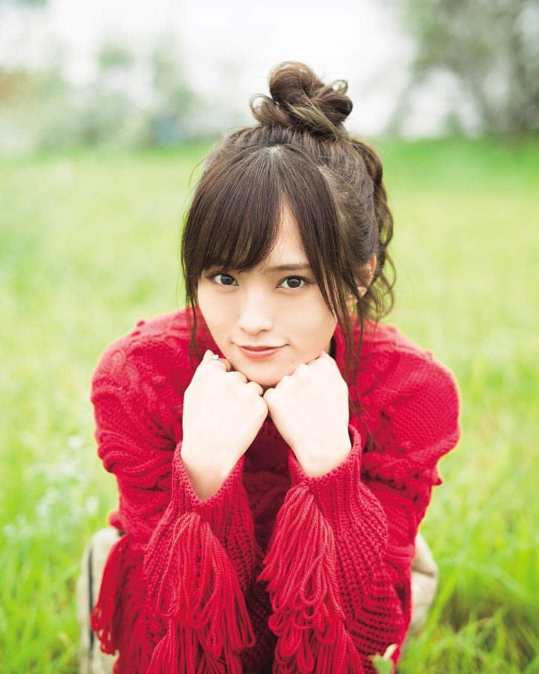 週刊少年マガジンのインスタグラム：「#AKB48 および #NMB48 の卒業を発表した #山本彩 さんが、「週刊少年マガジン」46号（10/17発売）に登場！ NMB48 山本彩卒業シングル『 #僕だって泣いちゃうよ 』も同時発売！  撮影／細居幸次郎 スタイリスト／武久真理江 ヘアメイク／井原結衣 デザイン／坂上和也（banjo）」