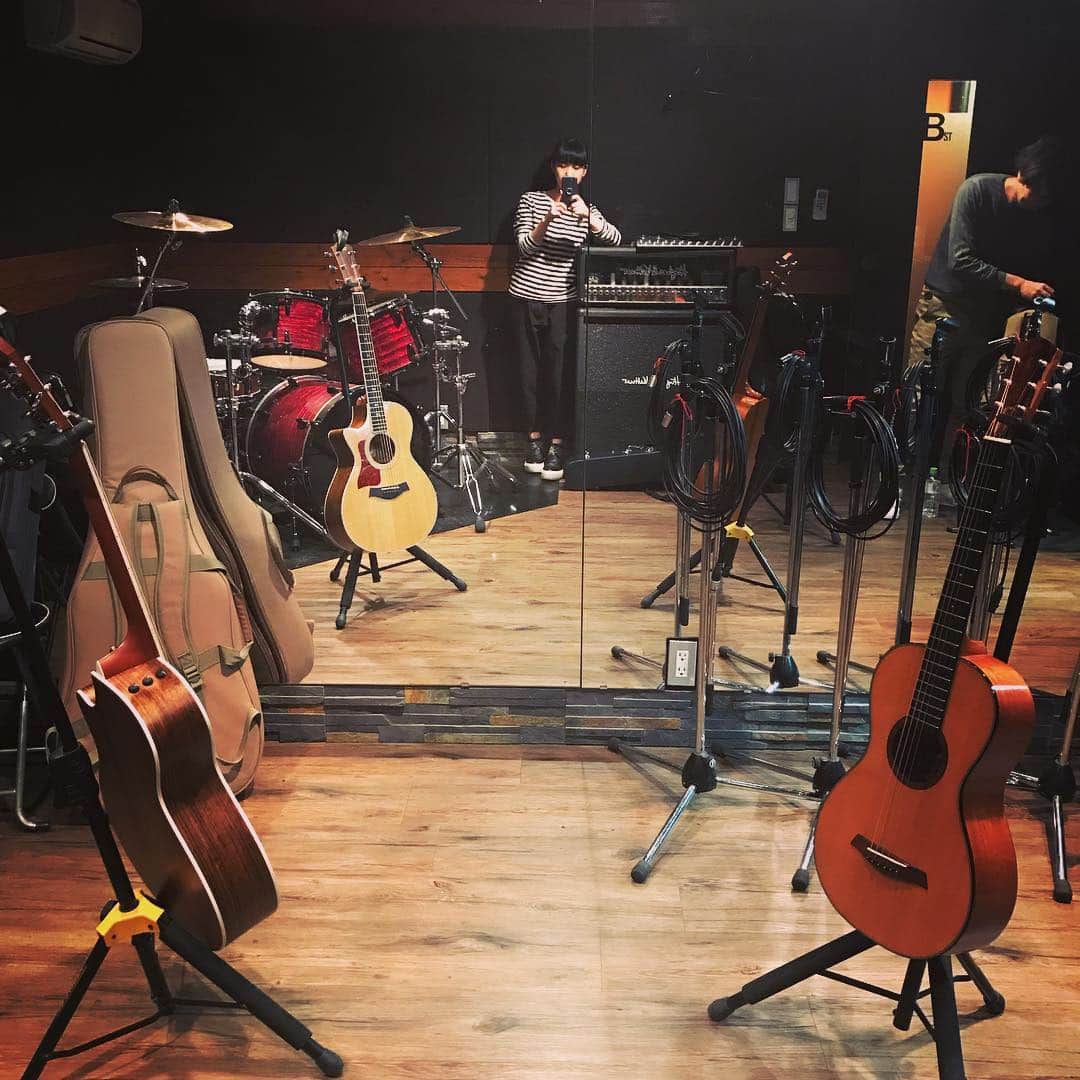 のインスタグラム：「今日はti-ti.uu曲作りリハでした〜。 ti-ti.uuの前作「tone」が本日より配信開始になりました。CDは引き続きライブ会場と通販で販売します。(現在在庫切れになっていますが近々納品されます) ぜひ聴いてください。」
