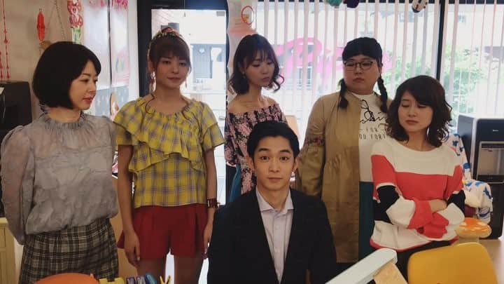 のインスタグラム：「#プリティが多すぎる 🌈 いよいよ明日10月18日(木)24時59分から日本テレビで放送スタート❣️Huluでも配信されます👍✨Pipin編集部メンバーに囲まれてタジタジの南吉(#千葉雄大 )の告知動画をお届け😂  また明日は朝から日テレの情報番組をチェックしていただければ…ありがたいです…👀 ヒント➡︎✈️🇫🇷🌏 . #日テレ #ドラマ #明日はあれやこれや怒涛の更新予定 #嵐の前の静けさ」