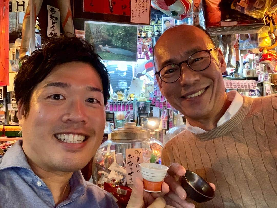 岩崎全智さんのインスタグラム写真 - (岩崎全智Instagram)「大先輩の采野アナとカレンダー撮影📸時に笑い、時に語り…どの写真が選ばれるか⁉️MBCのカレンダーは11月17日（土）に鹿児島市で開催される『MBCラジオまつりinかんまちあ』で販売スタートです😄  #MBC #カレンダー #ラジオまつり #11月17日 #アナウンサー #采野吉洋 #岩崎全智」10月17日 23時57分 - zenchi_iwasaki