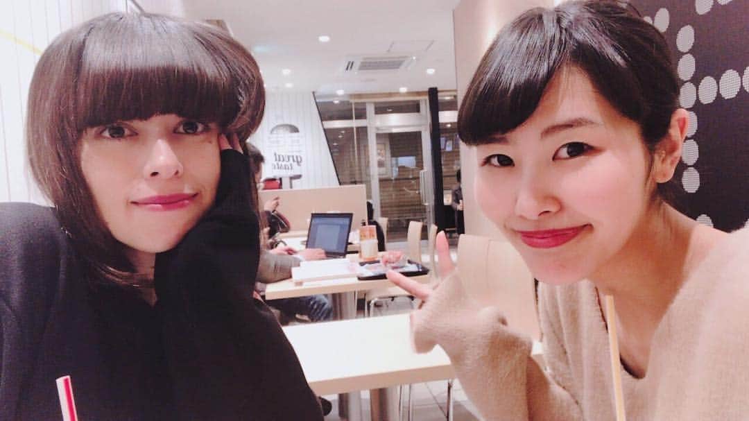のインスタグラム：「この頃まだ学生だったなんて信じたくない 久々にちゃんなみに会えてきらめきはっぴー🌟だった  #goodbyestudentlife #恐るべき大人達 #つよい子やさしい子きらりかがやく子 #逞しく生きましょう #l4l #missyouheaps #🥀」