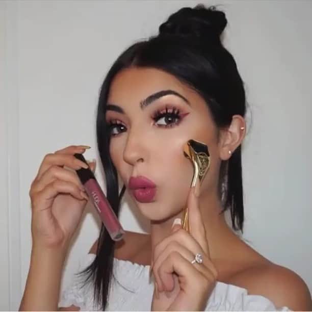 nailart.vids.sのインスタグラム：「@gpmakeup: "😱😱No Foundation makeup routine using @hudabeauty liquid lipstick as eyeliner !! @facialtox 24 K Gold Mask  @facialtox Serum + Roller  @tarte Shape Tape Concealer  @tarte Loose Powder  @anastasiabeverlyhills Soft Glam Palette  @shophudabeauty trophy wife for eyeliner AND lips  @hudabeauty easy bake powder Cinnamon Bun  @shophudabeauty Gold Sands Highlight  @gpmakeup #gclasslashes in BRIGID #hudabeautyeasybake"」