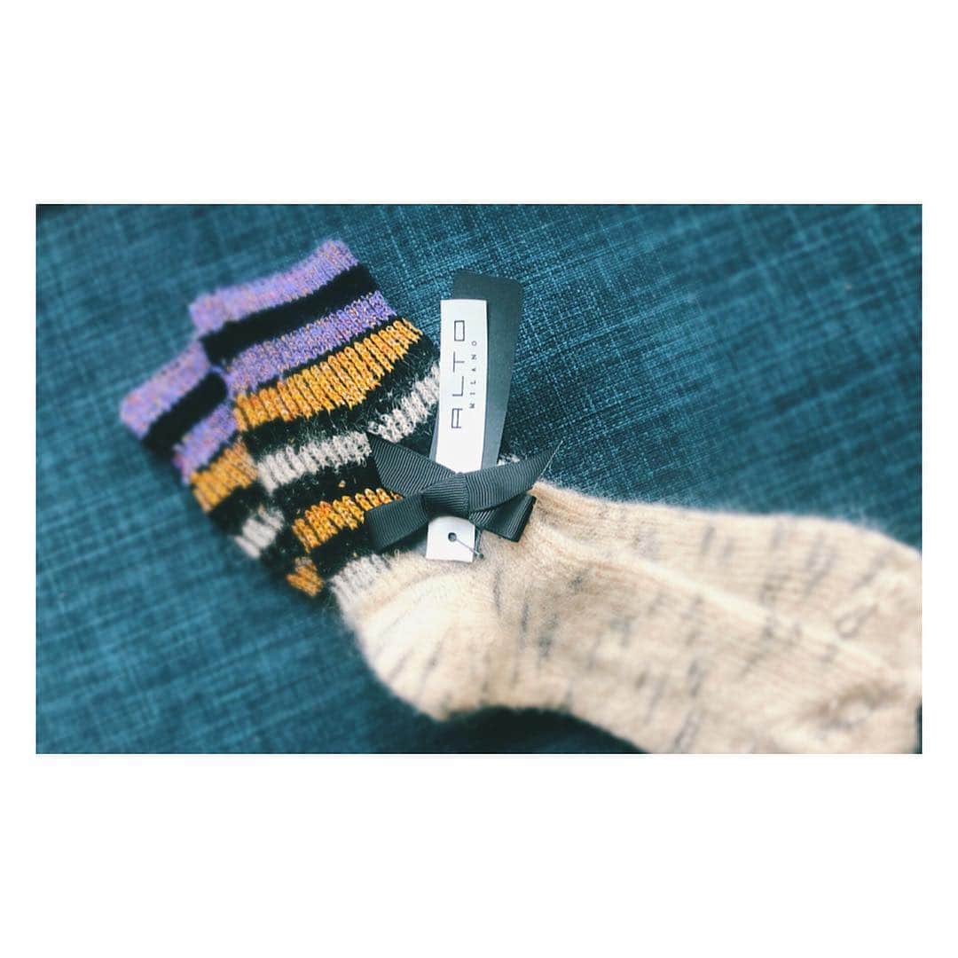 古谷有美さんのインスタグラム写真 - (古谷有美Instagram)「🧦 色といい厚みといい...ニクいねぇ。 これだから秋好きなんです。 ・ ・ #靴下好き #レイカーズカラー #sockslover」10月18日 12時38分 - yuumifuruya