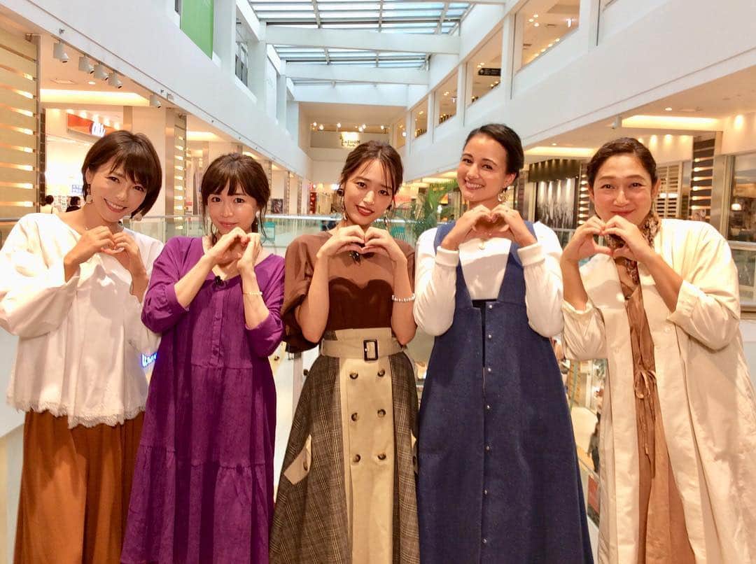 日本テレビ「ヒルナンデス！」さんのインスタグラム写真 - (日本テレビ「ヒルナンデス！」Instagram)「10月18日（木）OA「芸能人ファッションセンスランキング」のオフショット。 ママ芸能人5人が秋服センス対決！テーマは「ファミレスでママ友ランチコーデ」。センスNo.1に輝くのは？　 お楽しみに！ (C)日本テレビ  #ヒルナンデス #ファッションセンスランキング #芸能人ママ #ママ友ランチコーデ #ラゾーナ川崎 #虻川美穂子 #釈由美子 #浅田好未 #近藤千尋 #山田ローラ #ひるいちか #菅谷大介アナ」10月18日 10時37分 - hirunandesu_ntv_official