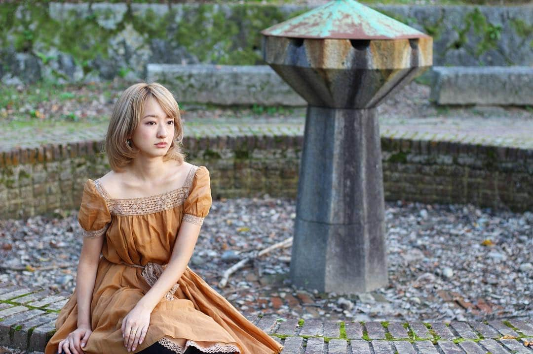 倉田茉美さんのインスタグラム写真 - (倉田茉美Instagram)「.﻿ とある撮影﻿2✨ 虚無感😯✨ ﻿ #金髪#アート#女の子 #こんな服は着ないなぁ笑」10月18日 10時49分 - sena_sayu122