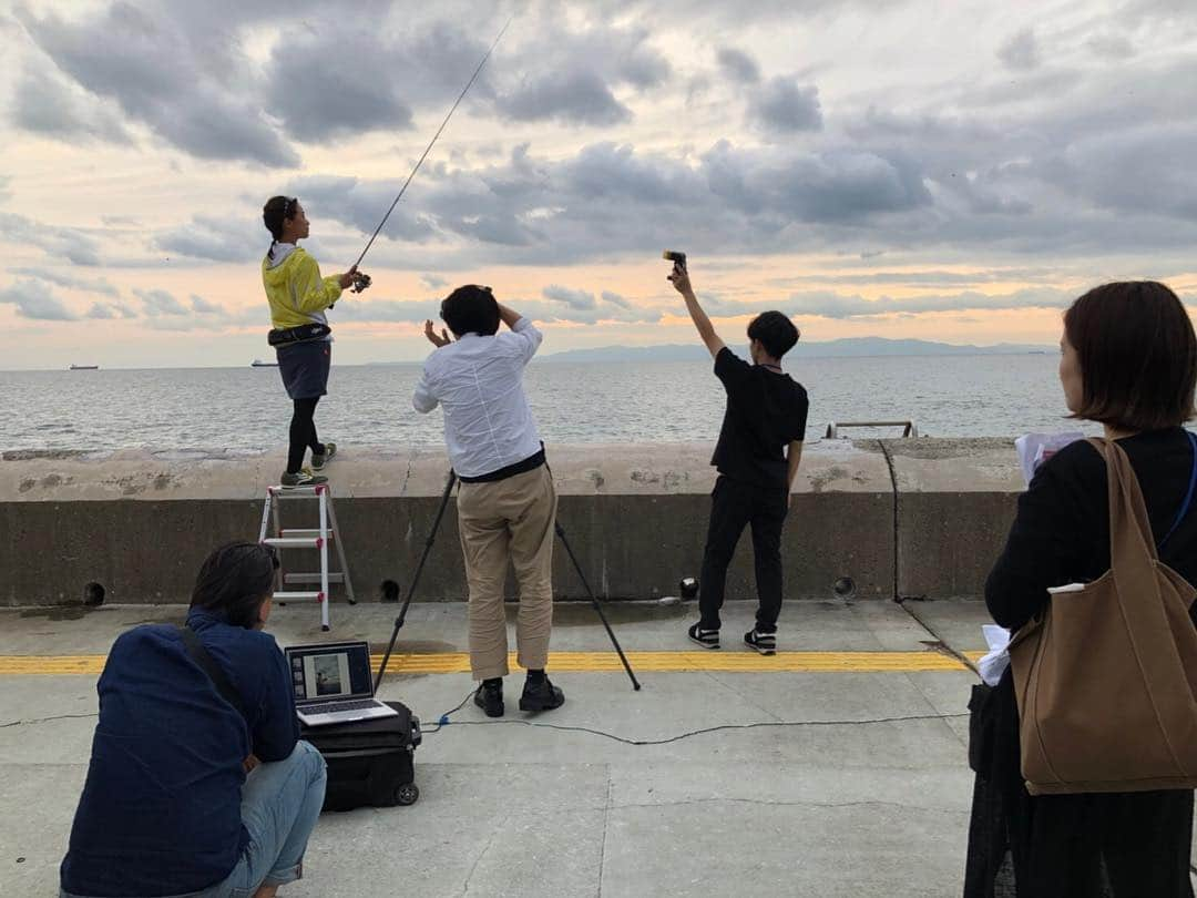 彼方茜香さんのインスタグラム写真 - (彼方茜香Instagram)「完成間近♥ 彼方茜香カレンダー2019！今回はリングタイプの縦型になる予定です☆ テーマは新たなせり〜ん♪ちょっと大人っぽい雰囲気の仕上がりになりそうです♪水着ショットが筋肉ムキムキみたいに見えるから心配（笑） #もう水着は無理だって #どアップもやばいって #スチールに不慣れな私 #彼方茜香カレンダー #2019カレンダー #舞台裏 #常に脚立と一緒」10月18日 12時21分 - serikaochikata