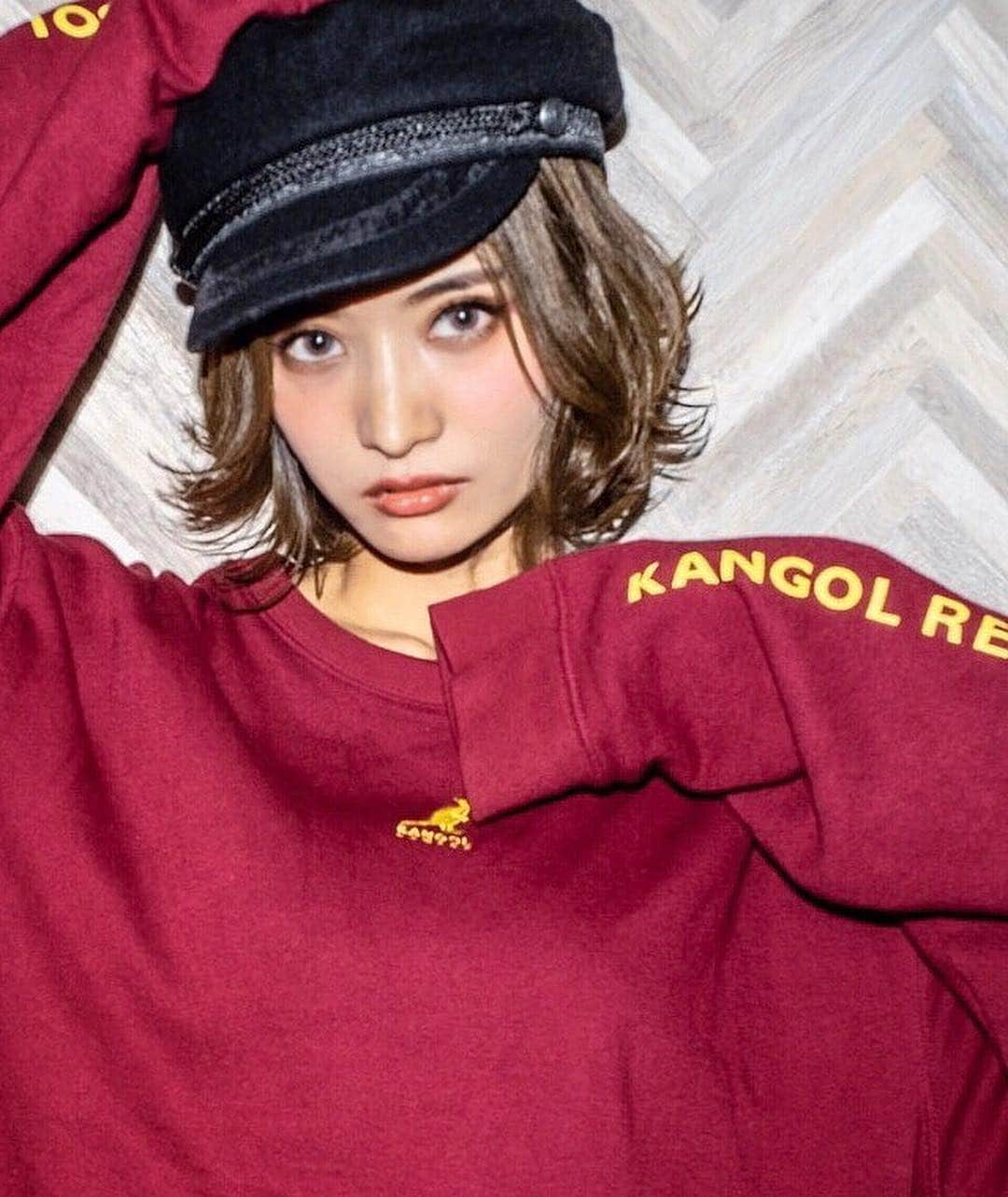 林まきさんのインスタグラム写真 - (林まきInstagram)「KANGOLさん @kangol__reward から受注生産される、私が全てのデザインを考えたKANGOLトレーナー、11/2までの受注生産です！ . これを逃すと買えなくなってしまうので、みなさんこの機会にぜひぜひ✨✨ . ちなみにこの日カメラマンの清家さん @masatoseike が着ているのは、私が1〜4枚目に着ているのと同じXXLサイズ📸✨ 5枚目のfunky清家さんは、 Photo by 私👌🏼✨笑 . 私のプロフィールにあるURLから飛んで、ぜひ見てみてください☺️🌟🌟🌟 #kangol #kangolreward #カンゴール #オリジナルトレーナー #⭐️⭐️⭐️」10月18日 22時57分 - maki__mh