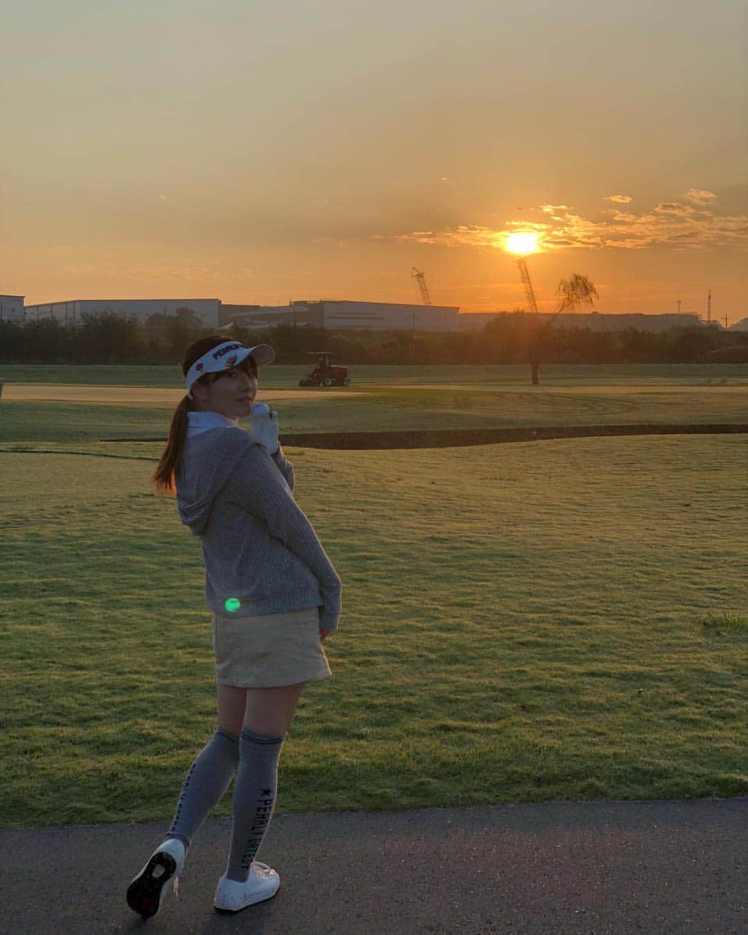 園都さんのインスタグラム写真 - (園都Instagram)「今日は早朝からゴルフ⛳️ 朝日を浴びながらラウンドしました♡ 今日は108🏌️‍♀️たくさん飛んだから楽しかった♪  #朝活 #ゴルフ #golf #ゴルフ女子 #パーリーゲイツ」10月18日 23時08分 - miyakosono_official