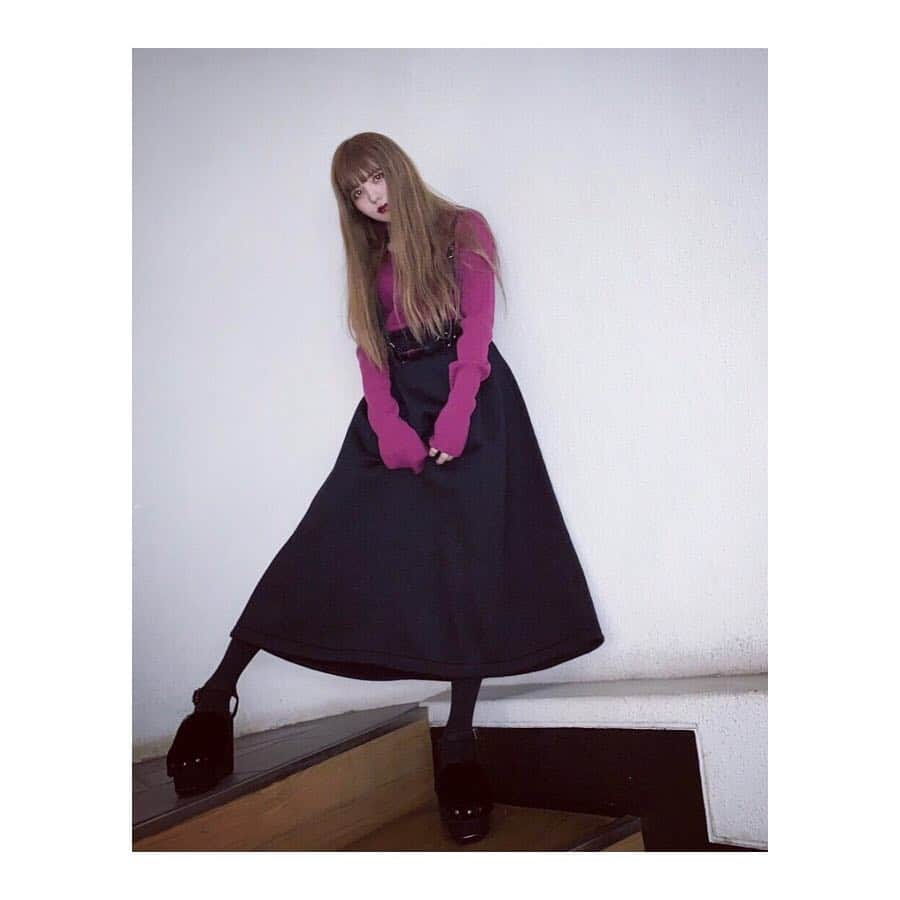 EATMEさんのインスタグラム写真 - (EATMEInstagram)「10.18 update… #EATME #DIRECTOR  #COORDINATE #🌹 @tsubasamasuwaka1013  身長🚺:150cm 全ての商品➡︎発売中 . TOP画面のURLからEATME WEB  STOREをCHECK💁🏻 @eatme_japan . 2WAYクロスタートルニット（ #KNIT ） ¥8,000（＋tax） COLOR🎨:IVO.PPL.BLK SIZE📐:FREE . ボンディングボリュームスカート（ #SKIRT ） ¥11,000（＋tax） COLOR🎨:BRN.PPL.BLK SIZE📐:S.M .  イニシャルネックレス（ #NECKLACE ） ¥2,000（+tax） COLOR:SLV.GLD . ワンタッチバッグルハーネスベルト（ #HARNESS ） ¥6,000（+tax) COLOR🎨:BLK . フェイクファーサボ（ #SABOTS ） ¥13,000（+tax） COLOR🎨:BRN.BLK SIZE📐:S（22.5cm) M（23.5cm）、L（24.5cm） . #EATME_DIRECTORSCODE  #eatmejapan #イートミー #fetishmode #2018aweatme #2018aw #autumn #winter #EuropeanGothic #益若つばさ #tsubasamasuwaka #fashion #outfit  #japan #tokyo #harajuku #原宿 #instagood #like4like」10月18日 14時57分 - eatme_japan