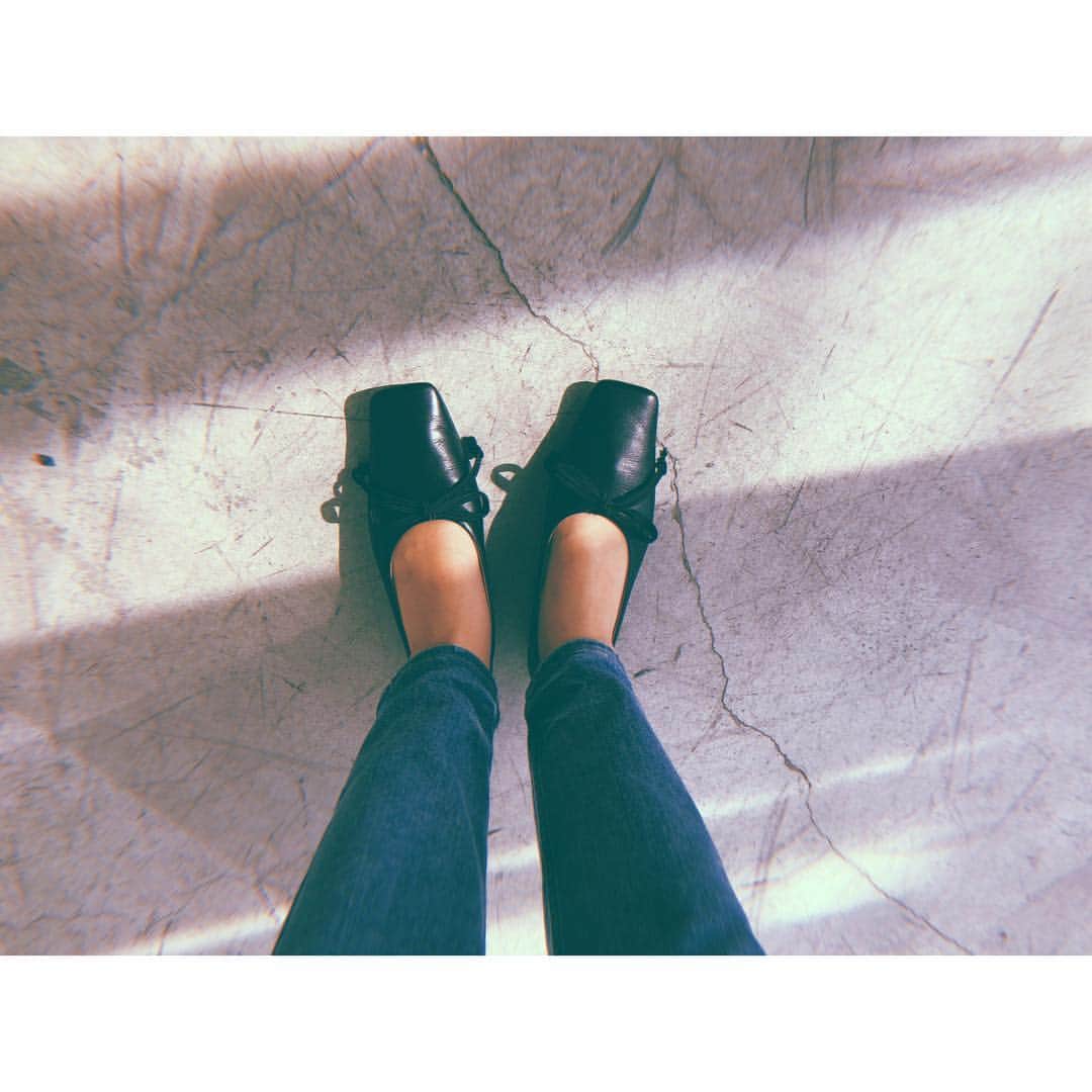 川上さやかさんのインスタグラム写真 - (川上さやかInstagram)「仕事で @lumine_yurakucho に行った際に見つけた @pippichic_official のフラットシューズ。 甲深&スクエアデザインが❤︎ @unitedarrows_official で購入しました！ #shoes #pippichic」10月18日 15時00分 - sk_120