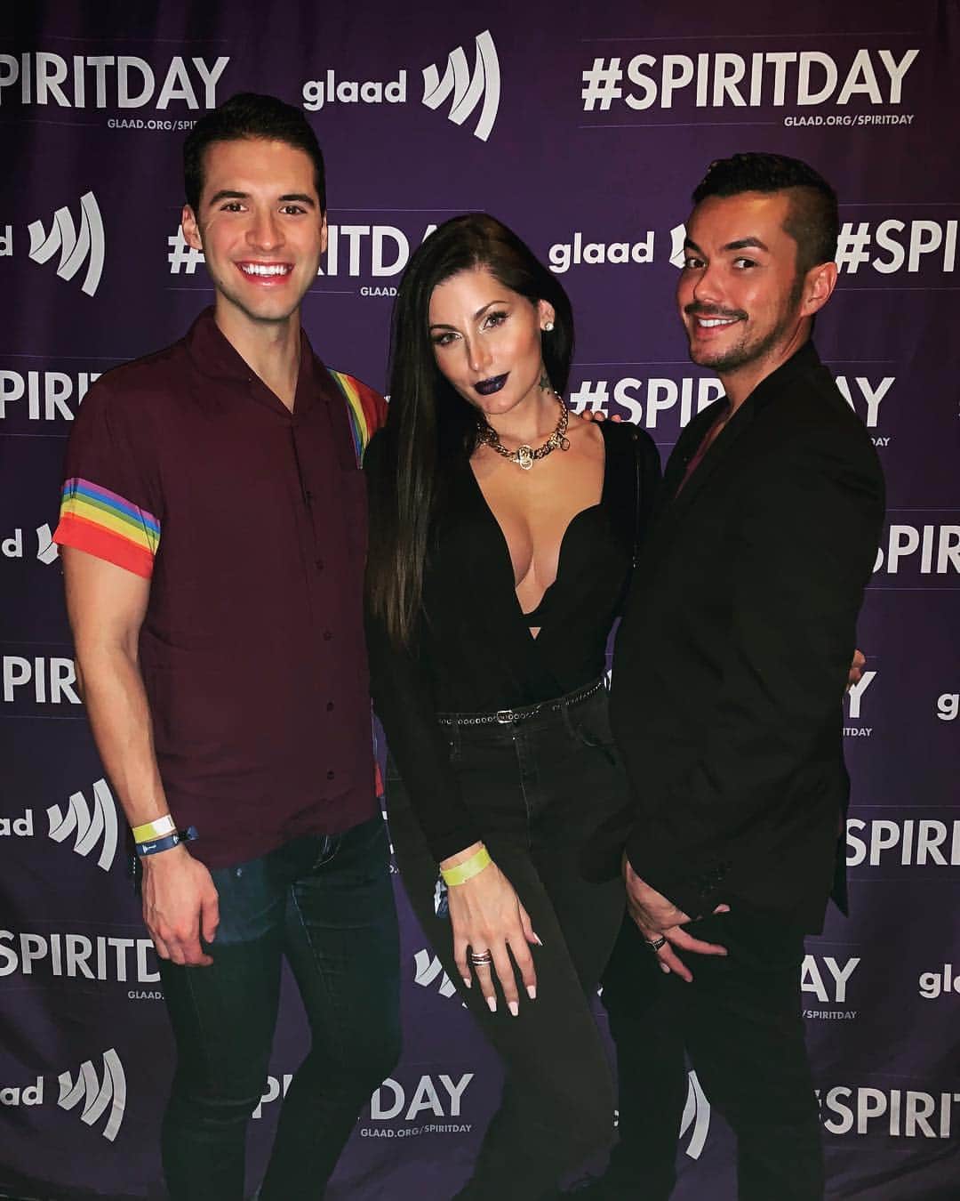 アンソニー・ラモスのインスタグラム：「My faves #SpiritDay 💜」