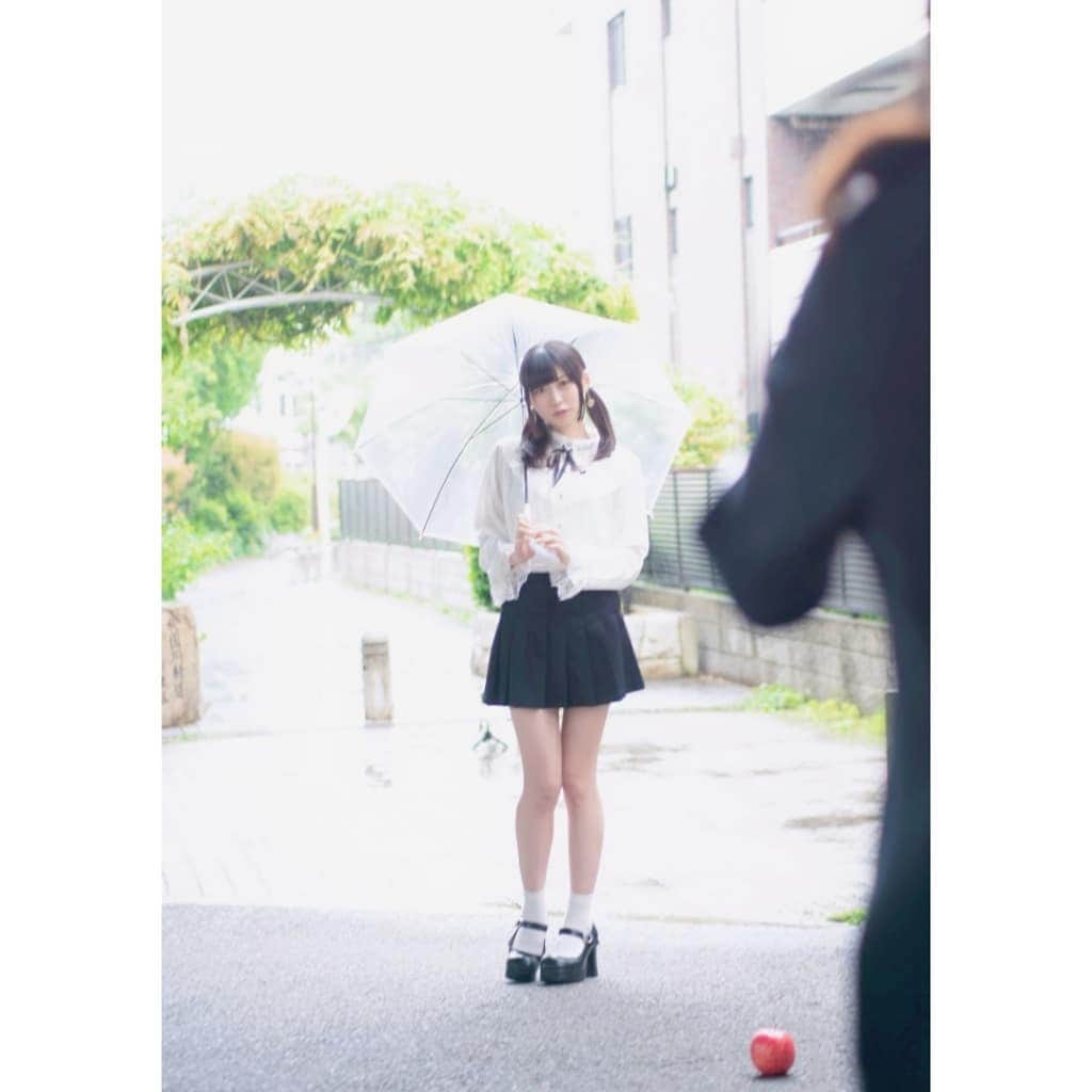 空野青空のインスタグラム：「2018.10.18 🎀今日は #ミニスカートの日 🎀 . . 懐かしき撮影オフショット〜！！ . . #ミニスカート #ミニスカ #撮影 #今日は何の日」
