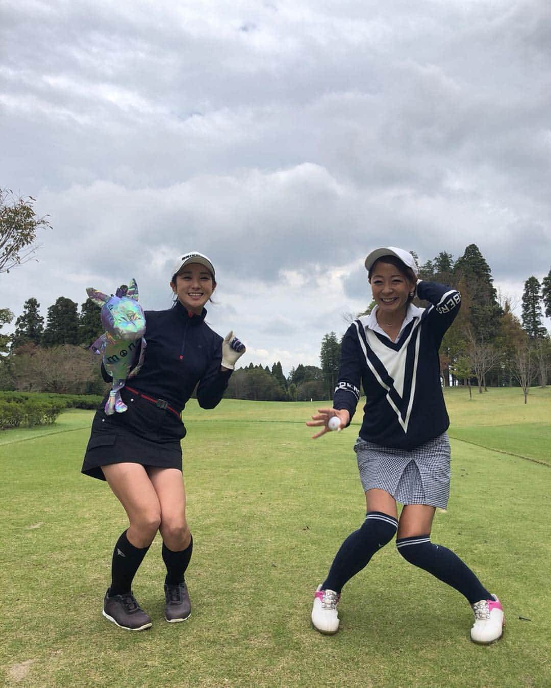 相川友希さんのインスタグラム写真 - (相川友希Instagram)「ゴルフ⛳️ #楽しい #コンペ #下手 #久々メン #上手くなりたい #ゴルフ熱 #感謝 #ダイヤモンドダイニング #社長さんすごい #本当にパワーもらえる  #ジャンプ #着地 #ゴルフ #ゴルフ女子集結 #エリカ様 #笑顔 #ノンストレスゴルフ えりかちゃんのスイング本当お手本になる(//∇//)先に打ってもらって打つと上手く打てる♡ #時差ボケ」10月18日 17時58分 - yuki923a