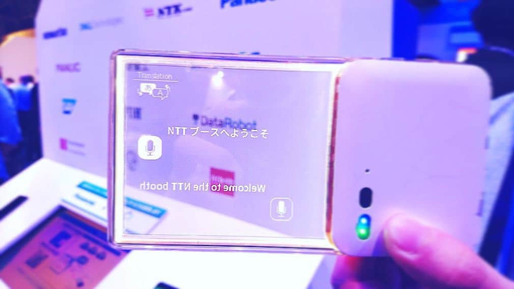 NTTさんのインスタグラム写真 - (NTTInstagram)「. . CEATEC JAPAN 2018 これで世界が近くなる⁉️ ～CUzo Card～ . 違う言語を使う人と 同じ話題で話せたら…🤔 . そう思ったことはありませんか？ . この透明なスクリーンを持つ 新型デバイス"CUzo card"は、 モノにかざして ボタンを押すだけで、 簡単にそのモノの情報を 得ることができるという 最新のカード式アイテム⭐️ . 将来は2020に向けて、 外国人観光客の対応や試合観戦、 各施設のスタッフ間の コミュニケーション利用を 想定しています🌐 . 新しいAR体験を NTTブースにて是非！ . . #NTT Nippon Telegraph and Telephone Co.,Ltd @nttgroup_official . #CEATEC #JAPAN #CEATECJAPAN #CEATECJAPAN2018 #exhibition  #MakuhariMesse . #AcceleratingDigitalTransformation #DigitalTransformation #DX #5G . #NTTblue #OneNTT . #シーテック #展示会 #幕張メッセ  #デジタルトランスフォーメーション . #かざして案内 #対面翻訳 #翻訳」10月18日 18時17分 - nttgroup_official