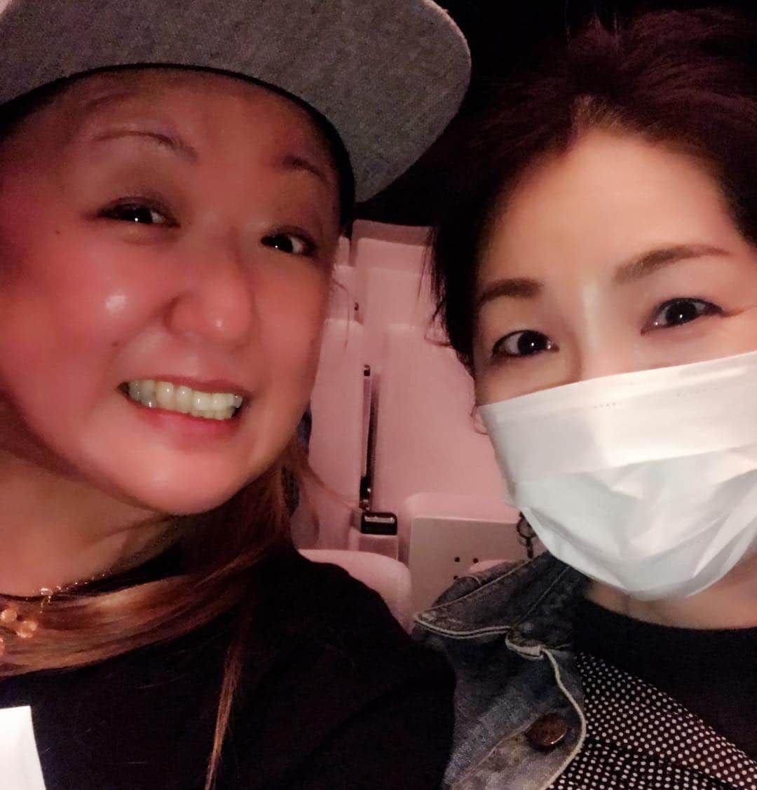 井上貴子のインスタグラム：「今から！！ トラブルショー！を観劇^ ^  渡辺智子選手の旦那さんが出ていて招待してもらっちゃった^ ^  だいちょん！あんがとーん^ ^  さぁ！たのしみたのしみーー！  Happyで^ ^  #井上貴子  #女子プロレスラー  #デビュー30周年 #渡辺智子 #トラブルショー #観劇 #初日」