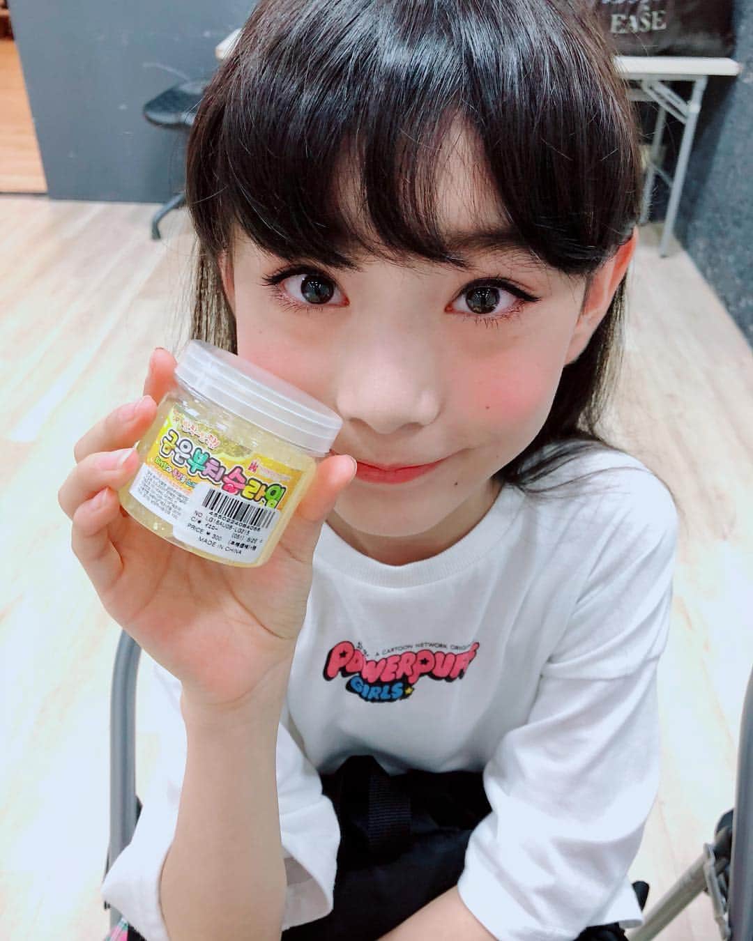 ニコ☆プチのインスタグラム：「. 12月号発売までもうすぐ！ ALLプチモの私服や、 今はやりのスポ特集など 冬のおしゃれ企画が盛りだくさん\( ˆoˆ )/💙 10月22日発売です！！ お楽しみに☺️ #オフショット #近藤藍月 #スライムにハマっているらしい」