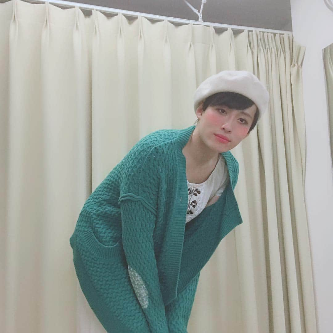 池田直人さんのインスタグラム写真 - (池田直人Instagram)「【人間図鑑 no.60】 「古着屋 起業した母親」  名前:石垣美枝子  年齢:36歳  職業:古着屋経営  趣味:ハンドメイドのアクセサリーを買うこと  特徴:経営者の顔になりだした。  本人からのひとこと「時代が時代なので店頭だけではなくネットも利用していければと思います」  #人間図鑑 #石垣美枝子 #経営者 #白金の方に引っ越した #参観には積極的に参加 #元々フリマから始まった #チチカカでバイト #フリマアプリで服を売り始める #古着屋経営 #ゆくゆく飲める古着屋にする」10月18日 20時19分 - ikenao0919