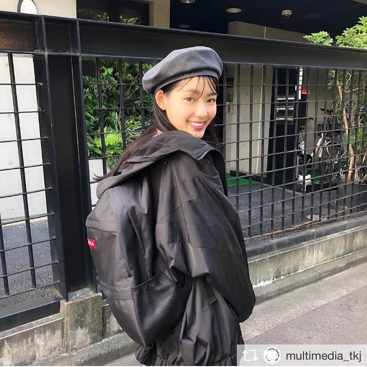 中村里帆さんのインスタグラム写真 - (中村里帆Instagram)「22日発売です！ぜひ！ 色んな洋服に合いそうだから私も沢山愛用しようっと..☺︎ Repost from @multimedia_tkj @TopRankRepost #TopRankRepost ＼発売まであと5日❤️／ 大人気ブランド「#MILKFED.（ #ミルクフェド ）」のBACK PACK BOOK RED ver, ／BLACK ver.ともに発売まであと5日🌟  本日は… はにかんだ笑顔がかわいい❤️ #中村里帆 さん（@__rihostagram__）のオフショットを公開❤️ 今日も、特別アイテムの、「ベストセラーバックパック」の気になるポイントをおさらい💁‍♀ ------------------------ ✔️これでもか！と入るメイン収納 ✔️スウェット2枚、大きめポーチ2つ、雑誌、ノート3冊、ドリンクボトル、折りたたみ傘 etc. が入っちゃう、驚き👀の大容量 ✔️もちろんA4サイズもラクラク収納 ✔️容量は20ℓサイズ！ ✔️耐荷重は約5kg！ ✔️フロント部分にはファスナー付きポケットが２つ✌️ ✔️サイドには便利なメッシュポケット付き👏 ✔️BIGサイズなので小旅行にも✈️通学にも📘 ✔️ふわふわ肉厚なショルダーストラップ👼 ✔️ショルダーはアジャスター付きで調節可能 ✔️嬉しい裏地付き✨ ✔️❤1890円＋税❤️のスペシャルプライス！ ✔️いろんなコーディネートにマッチ👌 SIZE（約）：H470×W290×D130mm  現在、引き続き宝島チャンネルにて、好評予約受付中🖥 「宝島社」で検索していただくと、トップページに詳細が💡 数量限定特典のコインケースもゲットしたい方は急いでチェック🏃‍💨 ㅤㅤㅤㅤㅤㅤㅤㅤㅤㅤㅤㅤㅤ ♡ ♡ ♡ ♡ ♡ ♡ ♡ ♡ ♡ ♡ ♡ ♡ ♡ ♡ ♡ ♡ ♡ ♡ ♡ ♡ 『MILKFED. BACKPACK BOOK BLACK ver.』 『MILKFED. BACKPACK BOOK RED ver.』 価格（各）：本体1,890円＋税 発売日：2018年10月22日 ♡ ♡ ♡ ♡ ♡ ♡ ♡ ♡ ♡ ♡ ♡ ♡ ♡ ♡ ♡ ♡ ♡ ♡ ♡ ♡ ※バックパックと表紙以外、本文はRED ver. 、BLACK ver. ともに同一です」10月18日 21時45分 - __rihostagram__