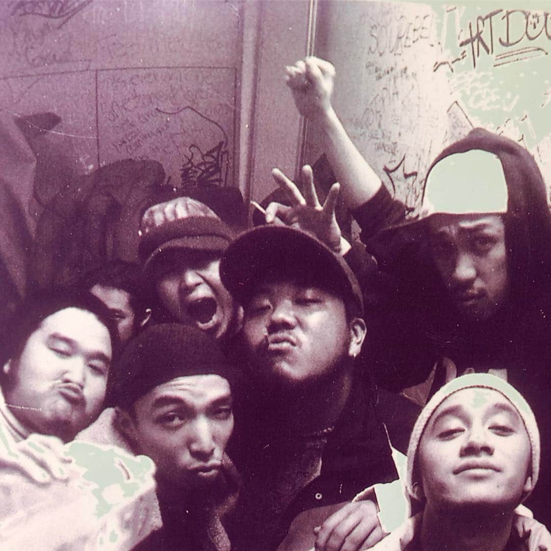 MUROさんのインスタグラム写真 - (MUROInstagram)「おはようございます〜 #flashbackfriday #fbf  #90s #yellow #楽屋 #鬼だまり  #雷 #djyas #rino #twigy  #gkmaryan #pat504」10月19日 7時37分 - dj_muro