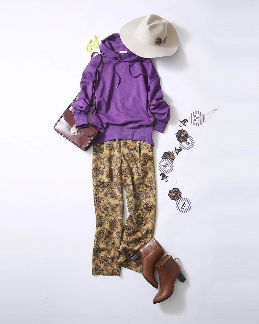 ルミネ公式のインスタグラム：「ブラウンとパープルでおしゃれエスニック #パーカー ¥9,800+TAX #パンツ ¥13,000+TAX #ピアス ¥1,990+TAX #バッグ ¥5,000+TAX #ブーツ ¥36,000+TAX #ハット ¥15,000+TAX ・ [ #LUMINEMAGAZINE ] #lumine #ルミネ #ルミネ池袋 #スピックアンドスパン #ビューティアンドユースユナイテッドアローズ #レディアゼル #アーバンリサーチロッソ #ジャーナルスタンダードレリューム #ootd #outfit #fashion #coordinate #コーディネート #ファッション #デイリーコーデ #コーデ #フォロー #山脇道子 http://magazine.lumine.ne.jp/?p=78549 ※商品の価格や取り扱い状況は撮影時点のもので、変更になることがあります。」