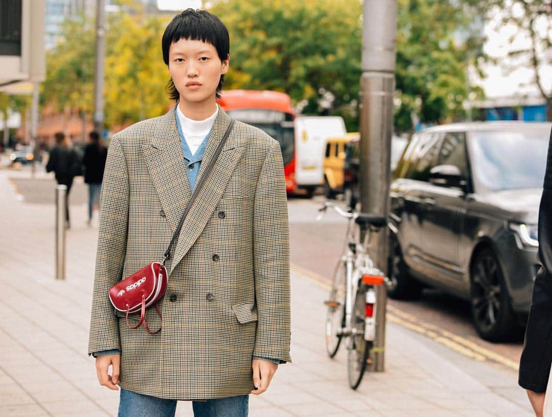 STREET STYLEのインスタグラム：「Shot by @tommyton」
