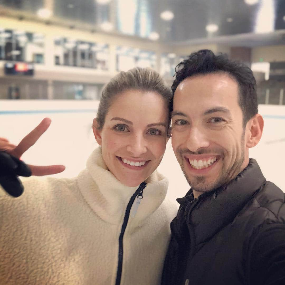 タニス・ベルビンさんのインスタグラム写真 - (タニス・ベルビンInstagram)「Is it too late for a last-minute entry to Skate America, @usfigureskating ?😋 Where there’s ice and a Ben, we skate! #comeback」10月19日 9時54分 - tanith_white