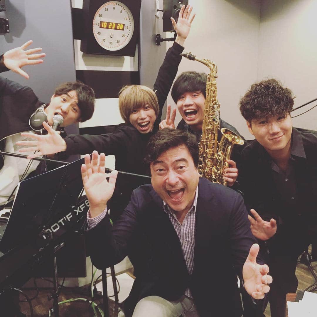 のインスタグラム：「JK RADIO！  @satoshi_higedan @daisuke_higedan  @macoskitchen @matsu_higedan  #StandByYou #FIREGROUND #バッドフォーミー #Official髭男dism #髭男 #ヒゲダン #jwave #tokyounited #jkradio #どんなときも #涙のキッス #槇原敬之 #サザンオールスターズ #chancetherapper  #ちゃんまつがオトす」