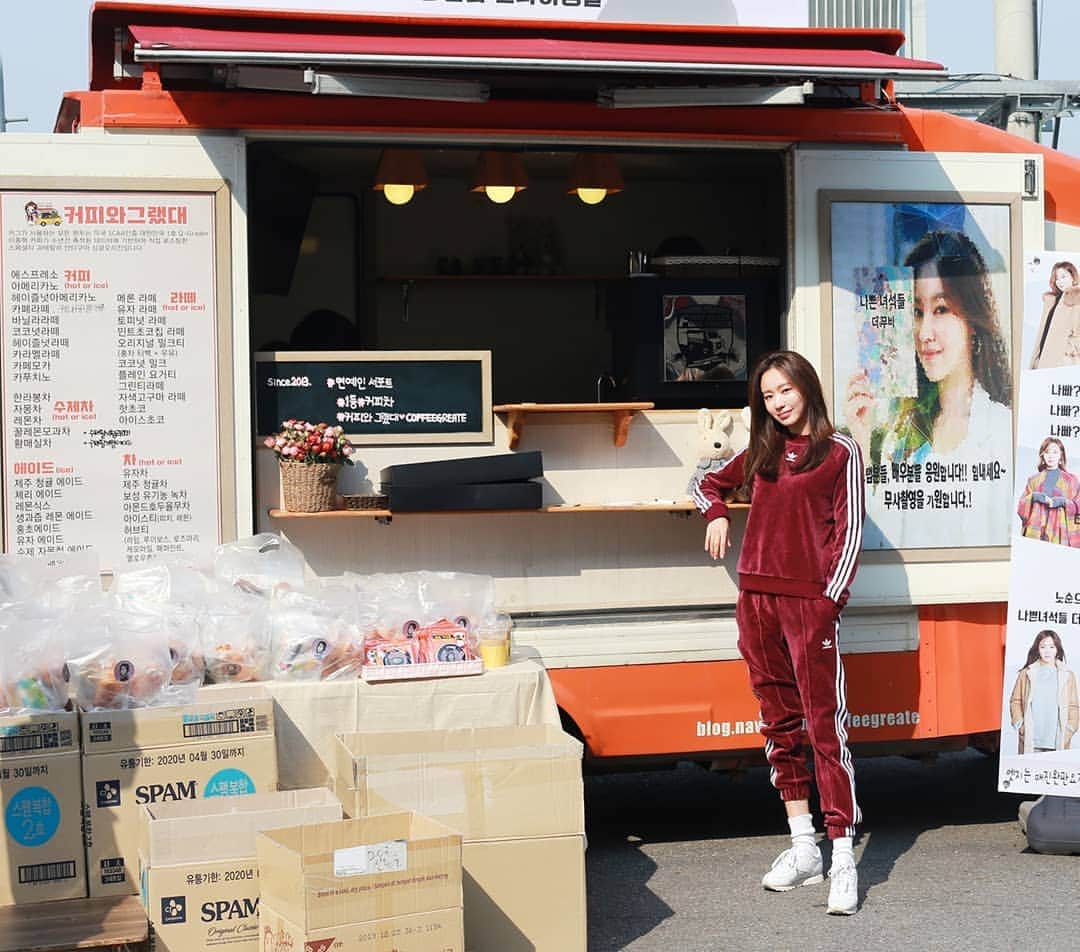 のインスタグラム：「너무너무 고맙습니다 힘내서 열심히 할게요 사랑합니다💕 #20181016 #내생일」