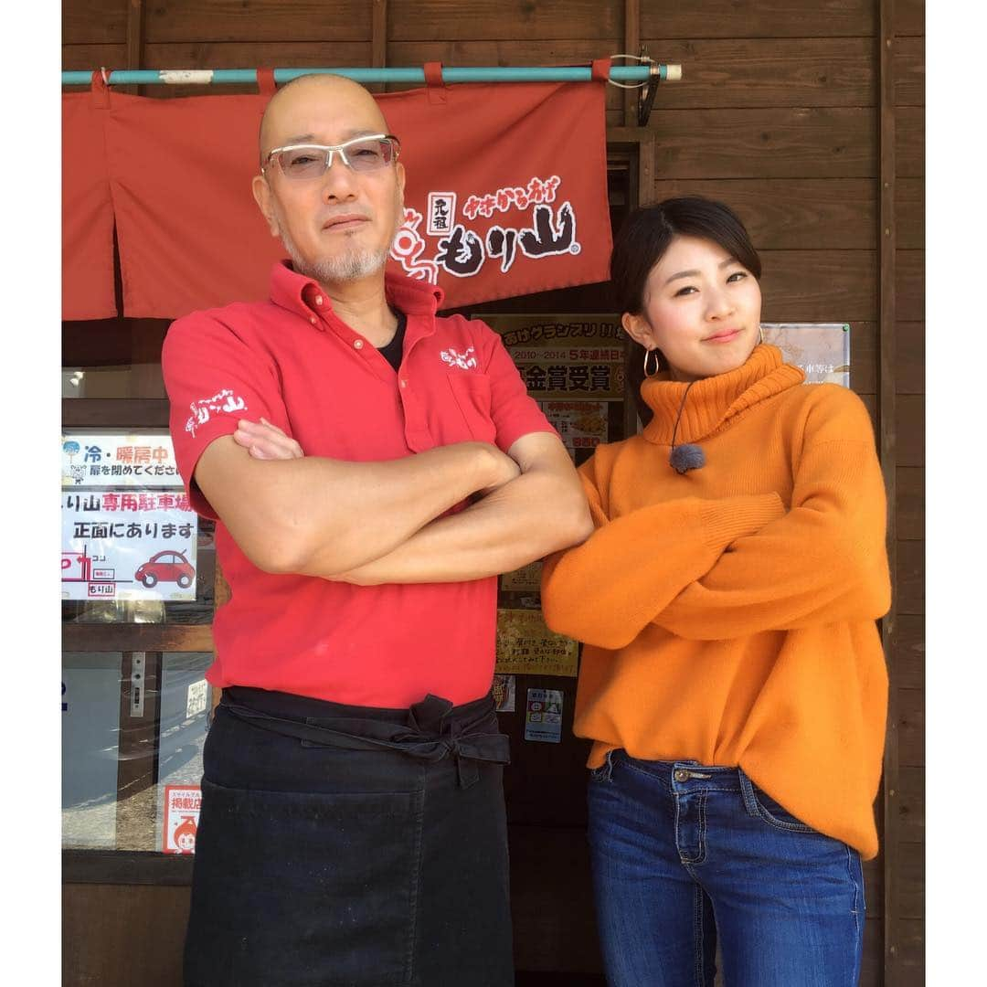 三石佳那さんのインスタグラム写真 - (三石佳那Instagram)「全国13店舗が集まる﻿﻿﻿ 水曜見ナイト全国からあげ祭り﻿ ﻿はじまってます！﻿﻿ ﻿﻿ ﻿﻿私が取材してきたのは﻿﻿ コンビニの数よりも﻿﻿ 唐揚げ専門店の数が多い ﻿﻿ 大分県！！﻿ ﻿﻿﻿ まずは﻿﻿﻿からあげ聖地の中津市にある﻿﻿﻿ もり山さん﻿﻿﻿ ﻿﻿﻿ 1年ぶりの取材。﻿﻿﻿ ここの唐揚げの味は一年間﻿﻿﻿ 忘れることができなかった〜。﻿﻿﻿ 人生で食べた唐揚げで1番好みの味﻿です。﻿﻿ 塩ダレと口の中に残る油がまたおいしぃ♡﻿﻿﻿ 森山さんは一見怖そうですが﻿﻿﻿ とっても笑顔の素敵な優しいお方です。﻿﻿﻿ ﻿﻿﻿ ﻿﻿ ﻿そして﻿﻿ 唐揚げ専門店発祥の地宇佐からは﻿﻿ りょうたの手羽先さん﻿﻿﻿ まずはその大きさにびっくり。﻿﻿﻿ 衣のパリサク感と肉厚のもっちもち感﻿﻿﻿ 一つ食べ出すととまりません！！﻿﻿﻿ ﻿﻿﻿ ﻿﻿﻿ 「からあげなんてどこも一緒でしょー」と思っているあなた！！﻿ (私も以前はそう思っていました...)﻿ そんなあなたにこそ﻿ 味わってほしい。。﻿ ﻿ 全国唐揚げ祭りは﻿ イオン新潟西店で﻿ 日曜まで開催してます☺︎﻿ ﻿﻿﻿ ﻿﻿﻿ #全国唐揚げ祭り#からあげ#味の違いに感動#全部食べて比べてほしい#大分県#中津市#宇佐市#もり山#りょうたの手羽先#新潟県#bsn#水曜見ナイト#アナウンサー﻿﻿﻿ ﻿﻿﻿」10月19日 16時09分 - mitsuishi_kana_bsn