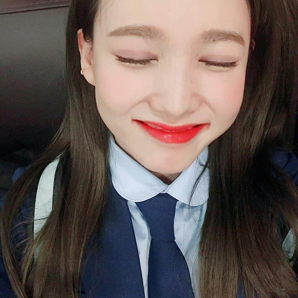 ナヨンさんのインスタグラム写真 - (ナヨンInstagram)「What is love or DTNA ? 🙋 #TWICE#트와이스#NAYEON#나연」10月19日 19時37分 - twicenayeon