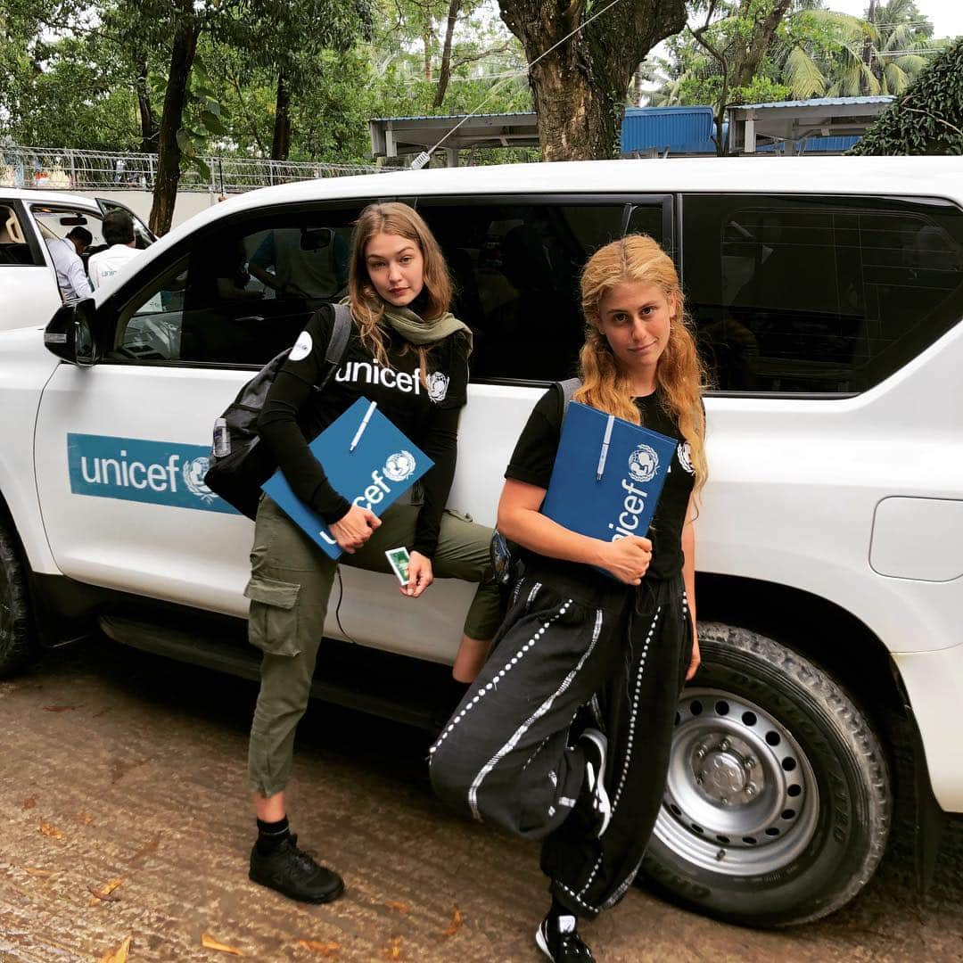 ジジ・ハディッドさんのインスタグラム写真 - (ジジ・ハディッドInstagram)「HAPPY BIRTHDAY TO MY SUNSHINE GAL @AUSTYN. My partner in everything (from @unicefusa field visits to art discovery & beyond !!!!) I love you and am forever inspired by your spirit, creativity, and intelligence. A friend to the world. You deserve the best STYN MUFFIN thanks for being you.」10月19日 20時01分 - gigihadid