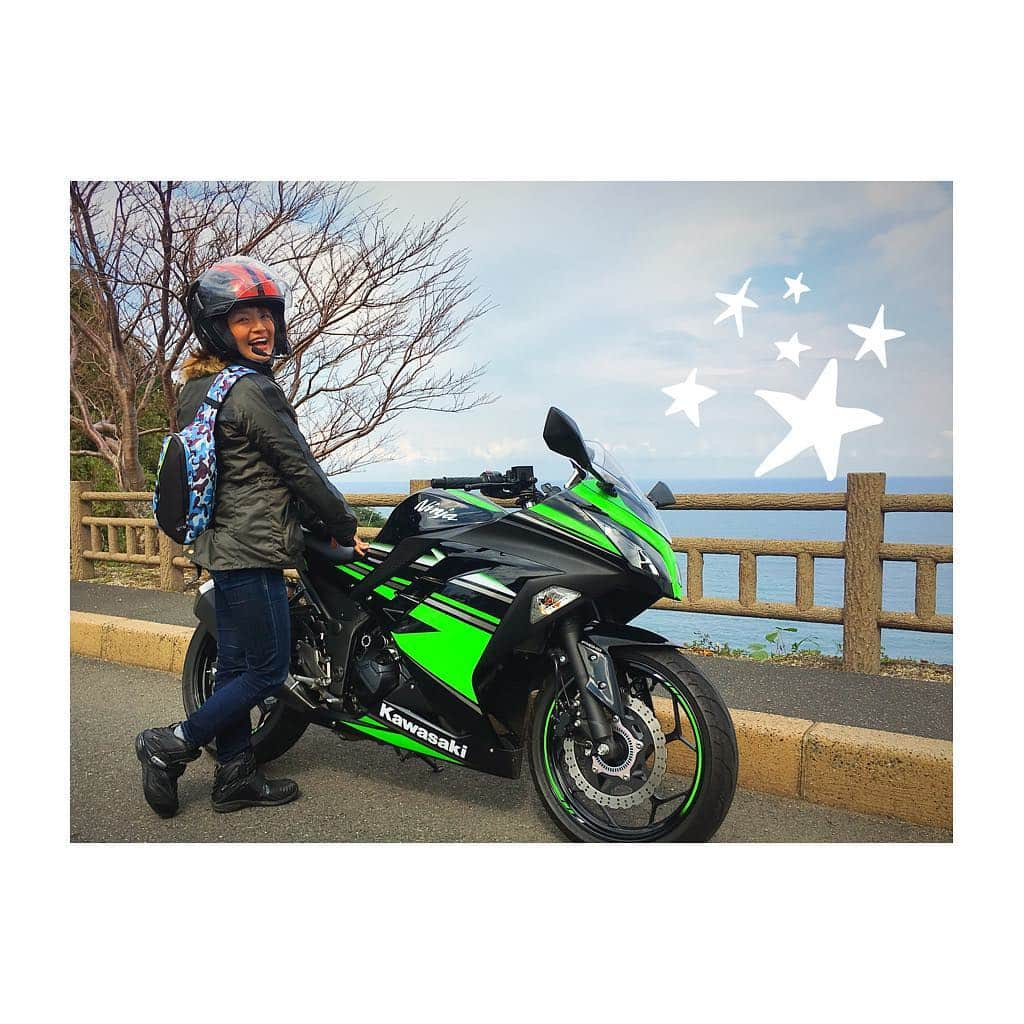 きのせひかるさんのインスタグラム写真 - (きのせひかるInstagram)「サンテレビ＆YouTubeで放送のバイク情報番組《Like a wind》《レッドバロン ツーリングナビ》🏍✨﻿ ﻿ 今回の相方さんは KAWASAKI Ninja 250 💚﻿ ﻿ #Kawasaki #Ninja250 #Likeawind﻿ #カワサキ #ニンジャ #ライクアウインド﻿ #レッドバロン #ツーリングナビ #男カワサキ #女もカワサキ  #バイク #ツーリング #京丹後 #経ヶ岬 #灯台 #バイク女子 #バイクのある風景  #バイク好きな人と繋がりたい #バイク乗りと繋がりたい  #バイクのある生活」10月19日 21時37分 - hikarukinose