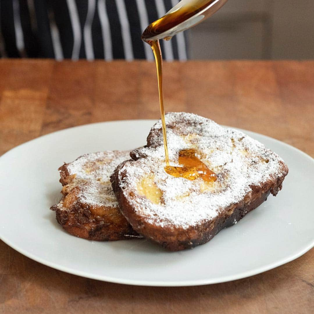 Food Republicさんのインスタグラム写真 - (Food RepublicInstagram)「Want to make delicious French toast that’s crunchy around the edges and fluffy in the middle? Here’s @wyliedufresne sharing his recipe with us and @bluestarcooking. Recipe link in bio. . . . . . #fravorites #wyliedufresne #breakfast #brunch #frenchtoast #bluestarcooking」10月19日 22時47分 - foodrepublic