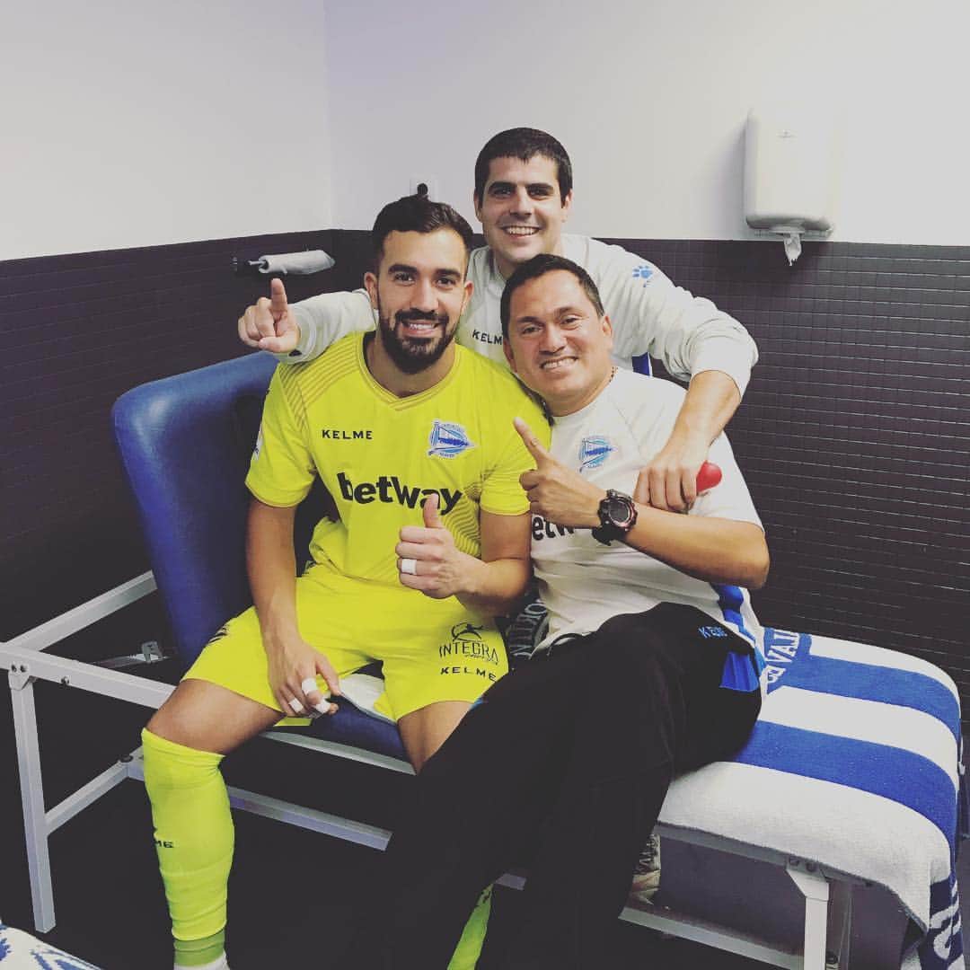 のインスタグラム：「Partidazo de todo el equipo y 3 puntitos más cerca del objetivo! Aunque parezca imposible son buenos profesionales 😂😂😂」