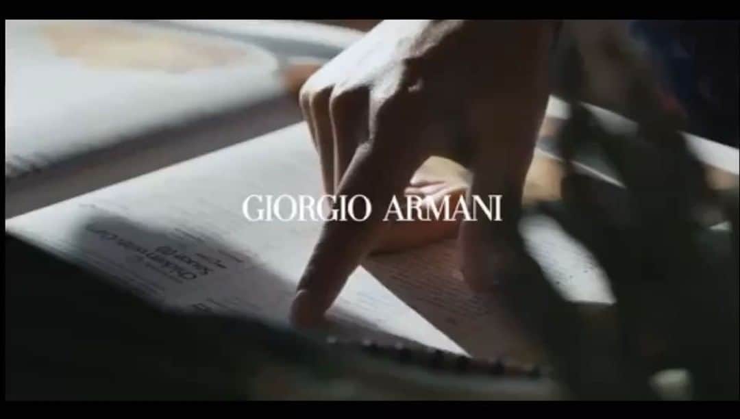 のインスタグラム：「@giorgioarmani 👓☀️😍🎥🤓🏠🌊」