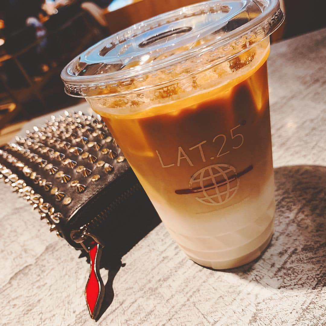 JULIANさんのインスタグラム写真 - (JULIANInstagram)「I like to chill at a cafe ☕️ Waiting for boarding.... Boarding time 15:30  I'm tired from working hard in tokyo all day. I've been too busy to have a day off lately. I need some healing. I want to meet you.  #haneda #hanedaairport #airport #✈️ #flying #flight #flights #airplane #takeoff #cafe #cafetime #chill #chillout  #cafelatte #ldtte #coffee #☕️ #relax #relaxtime」10月20日 12時48分 - julian_official_jp