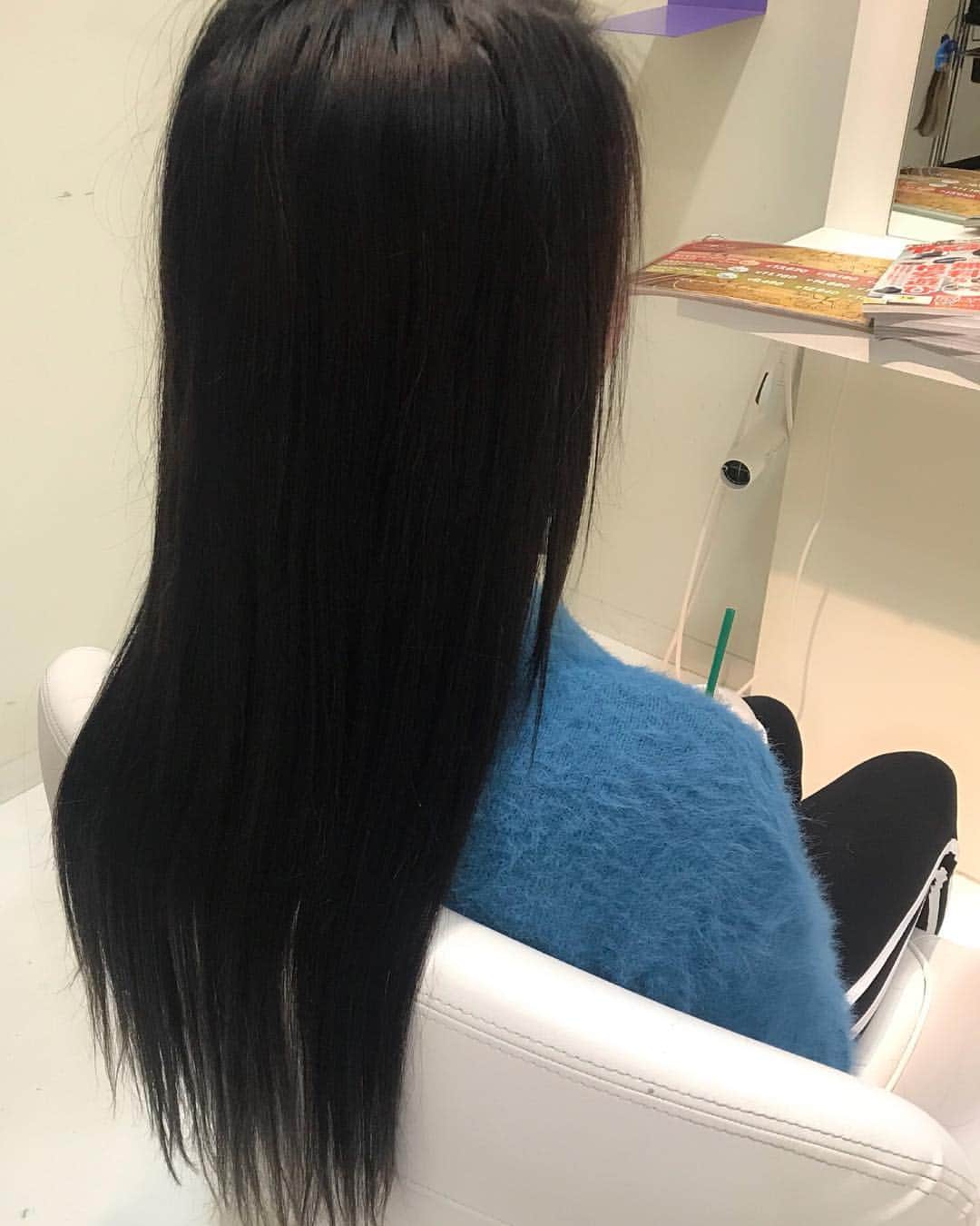 仲江祐菜のインスタグラム：「🆕hair 黒髪に戻しました💁🏻‍♀️ エクステもつけてロング復活 . . . #new #hair #color #extensions」