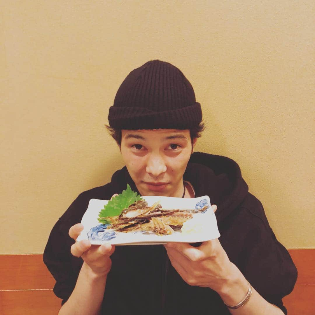 守屋光治さんのインスタグラム写真 - (守屋光治Instagram)「くさやを食べた。10なん年ぶりに。 やっぱり顔はこーなるし 帽子も出てきた。 味は美味しい。 #くさや」10月20日 20時37分 - kojimoriya327