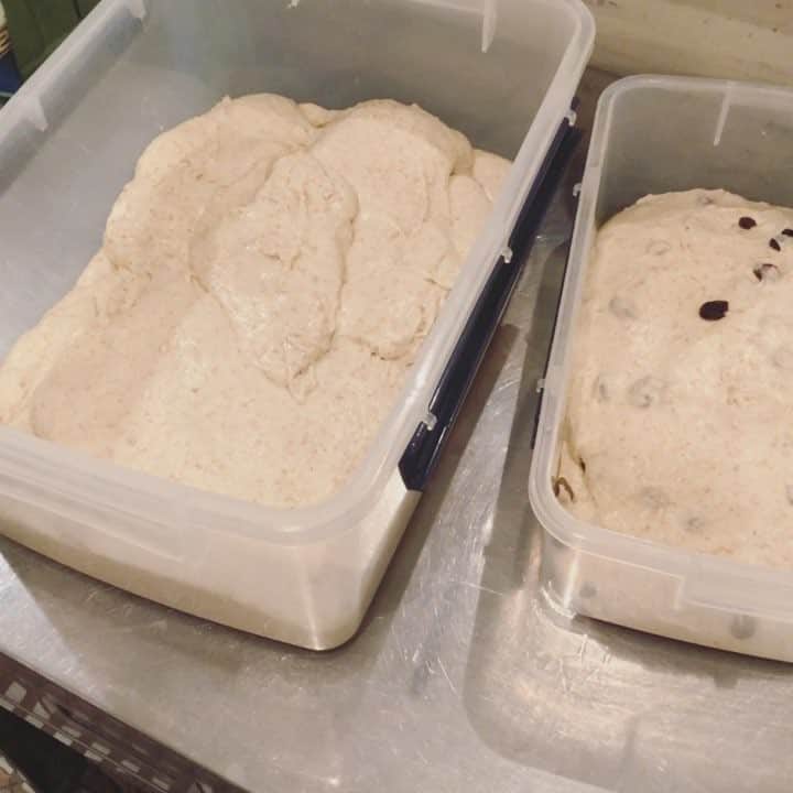 CHIPPRUSONのインスタグラム：「さっき捏ねてたべちゃべちゃの糊みたいなの、数分でこんなにきれいな生地になるって不思議だ…✨」