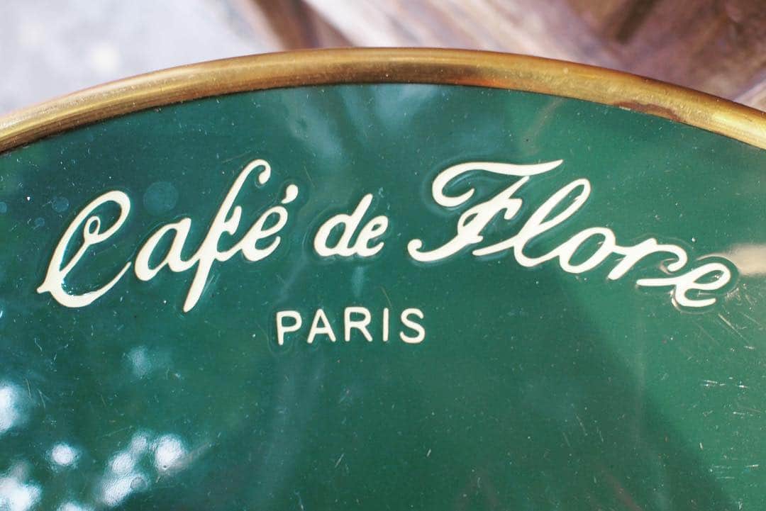 樋口智恵子さんのインスタグラム写真 - (樋口智恵子Instagram)「Petit déjeuner @cafedeflore_paris  Croissant and Chocolat Vennois 🥐☕️🍫💭 . . . . いつ行ってもときめくカフェドフロールで朝食を🥐☕️🍫💭朝からハイカロリー😛 . . . . #petitdejeuner #croissant #chocolatchaud #chocolatvennois #cafedeflore #saintgermaindespres #paris #cafe #パリ #pariscafe #朝食 #カフェ巡り #旅好き」10月20日 14時21分 - chieko_higuchi