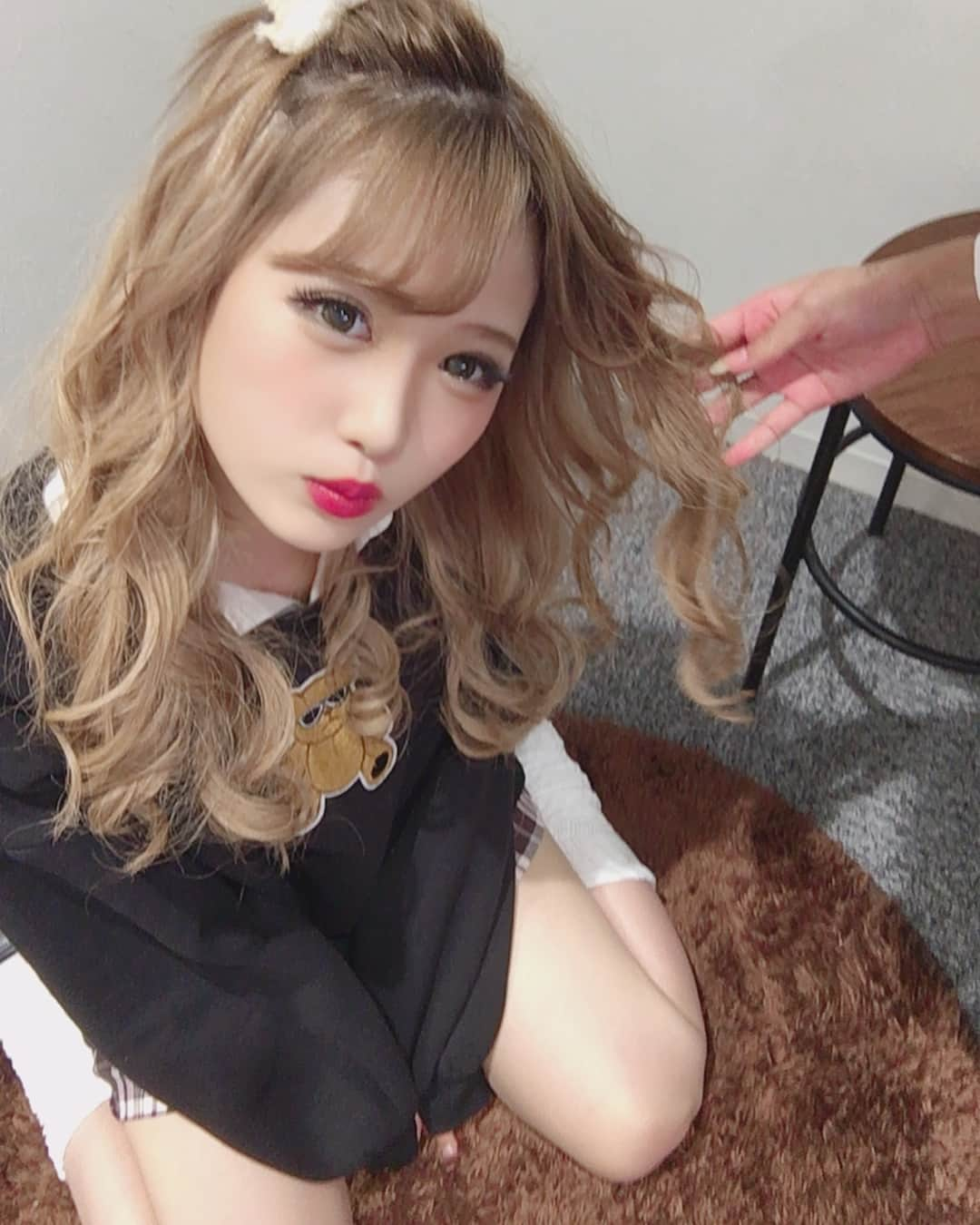 伊藤桃々さんのインスタグラム写真 - (伊藤桃々Instagram)「制服はあと半年です🐻  #JK#egg#eggモデル#制服#伊藤桃々」10月20日 15時56分 - __peachstagram__