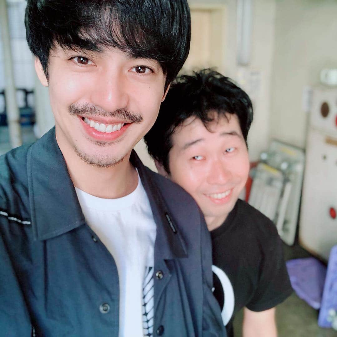 大野拓朗さんのインスタグラム写真 - (大野拓朗Instagram)「愛しのともちんの舞台を観てきました。 「#放課後の厨房男子」 たくさん笑ったー！！ ともちんめっちゃ踊ってた。可愛かった(笑) #前野朋哉 ポートレートで撮ったらともちんちょっとボケてる(笑) #相方 #一寸法師 #彦星」10月20日 22時09分 - takuro.ohno