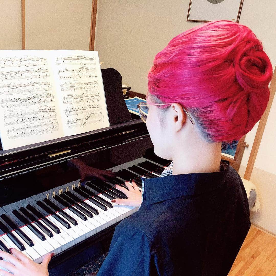 五月千和加さんのインスタグラム写真 - (五月千和加Instagram)「. ピアノレッスン日！ 先生は厳しいけど 愛情たっぷり 本当に尊敬する方です😊💓 . #ピアノ #ピアノレッスン #piano #pianolesson #lesson #teacher #習い事 #自分磨き #音楽 #楽器 #シューマン」10月20日 22時13分 - satsuki_senwaka